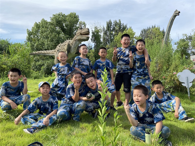 湖北正念夏令营：参加了军事夏令营的孩子和普通孩子的不同