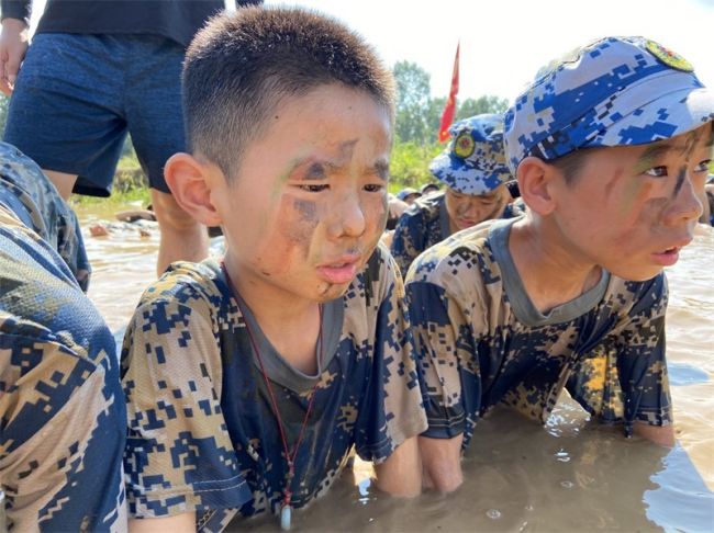 湖北正念军事夏令营:学生参加武汉夏令营有哪些好处?