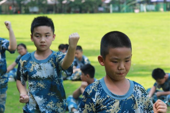 湖北正念夏令营：小学生有必要参加军事化管理夏令营吗？
