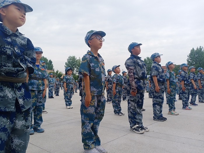 武汉阳光领袖夏令营-如何识别军事夏令营的好坏？
