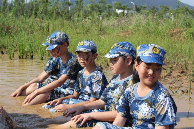 武汉阳光领袖夏令营-青少年参加军事夏令营的目的和收获?