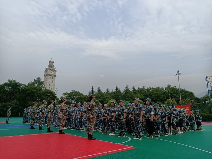 武汉军事夏令营-感恩励志暑期夏令营让小学生奠定成长!