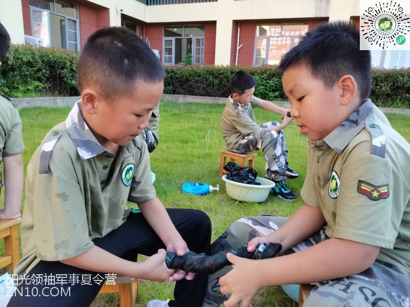 武汉阳光领袖夏令营:爱顶嘴的孩子适合参加军事夏令营吗?
