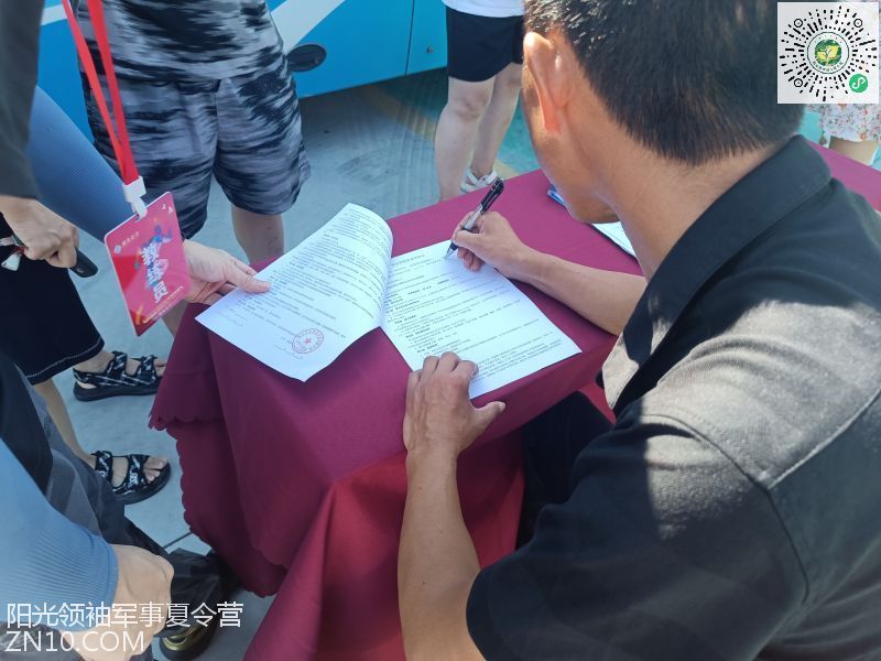 武汉阳光领袖夏令营：暑期军事夏令营适合女孩子参加吗？