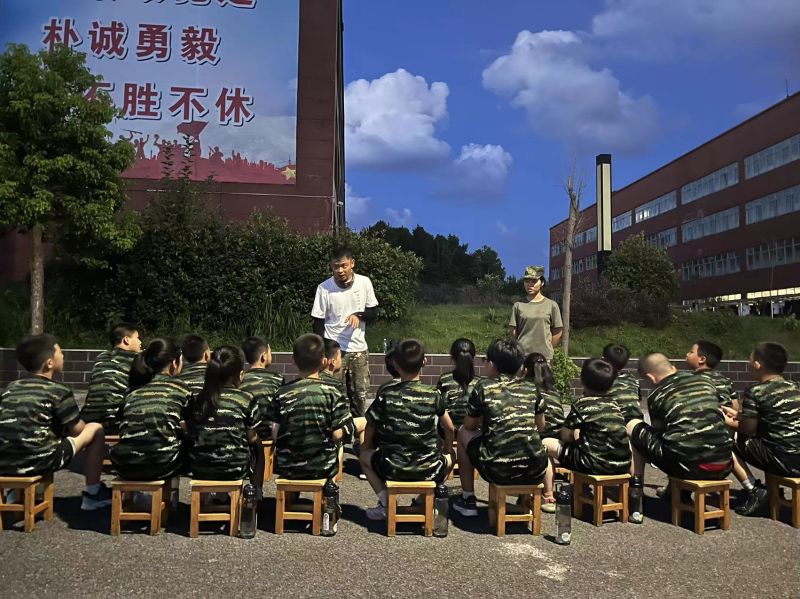 阳光领袖军事夏令营:为什么现在暑假休假的孩子越来越难管?