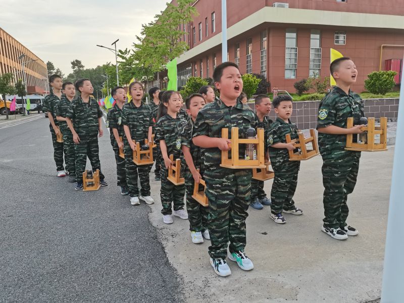 武汉阳光领袖夏令营:武汉军事夏令营怎么选择比较好?